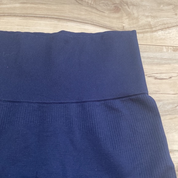 Pink Victoria’s Secret Cool & Comfy compression Leggings. - Picture 4 of 7